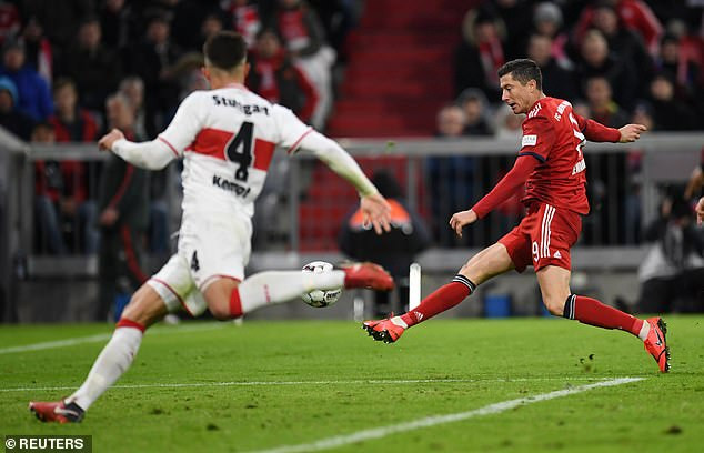 Trước khi, Robert Lewandowski ấn định chiến thắng đậm 4-1 cho Bayern Munich. 