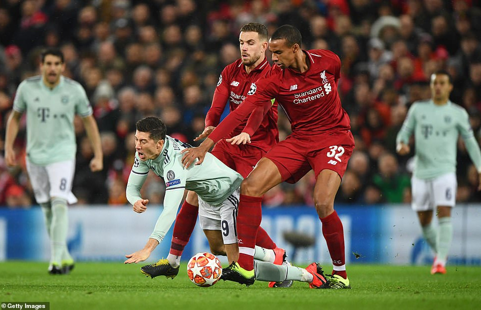 Nhưng anh không có nhiều cơ hội rõ ràng khi bị hàng thủ Liverpool theo sát.
