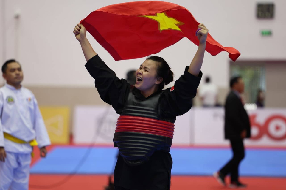Khởi đầu thành công của Thu Nghĩa hứa hẹn tuyển Pencak Silat sẽ bùng nổ để giành 'mưa Vàng" trong ngày hôm nay khi còn 5 trận chung kết nội dung đối kháng. (Ảnh: Hải An/Vietnam+)