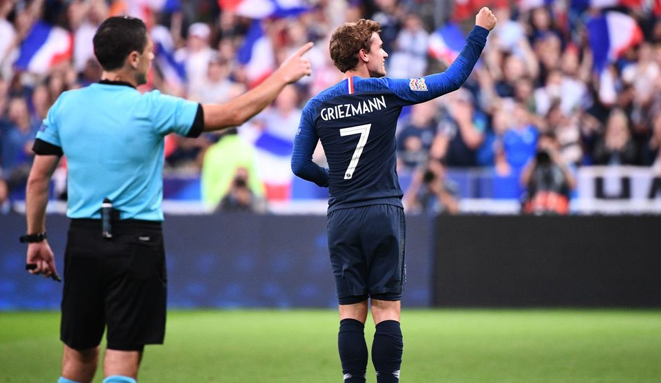 ...và anh đã không quá khó khăn để giúp đội nhà dẫn ngược 2-1.