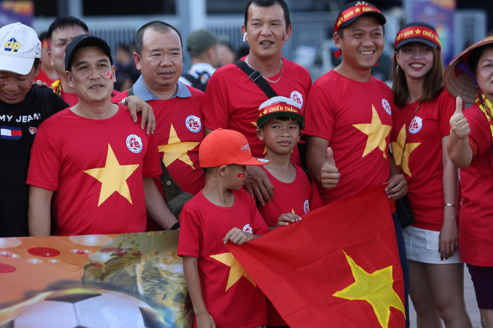 Rất đông cổ động viên Việt Nam bên ngoài sân Chang Arena. (Ảnh: Nguyên An/Vietnam+)