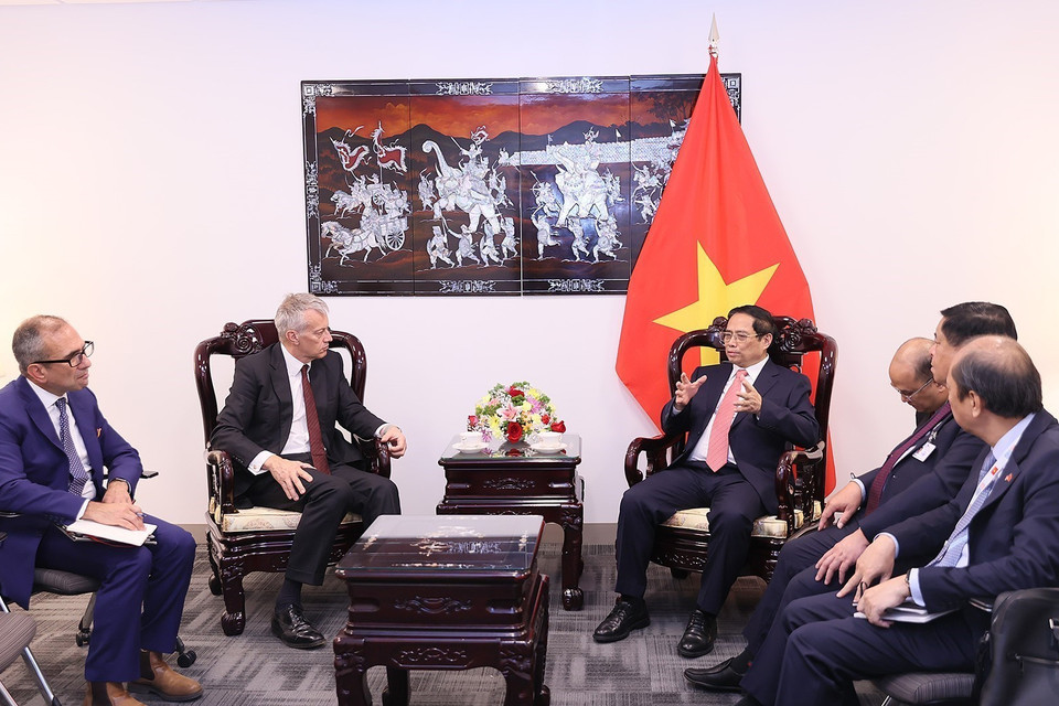 Thủ tướng Phạm Minh Chính tiếp ông James Quincey, Chủ tịch kiêm Giám đốc Điều hành của Coca-Cola. (Ảnh: Dương Giang/TTXVN)