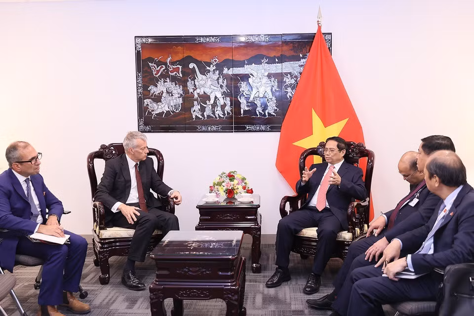 Thủ tướng Phạm Minh Chính tiếp ông James Quincey, Chủ tịch kiêm Giám đốc Điều hành của Coca-Cola. (Ảnh: Dương Giang/TTXVN)