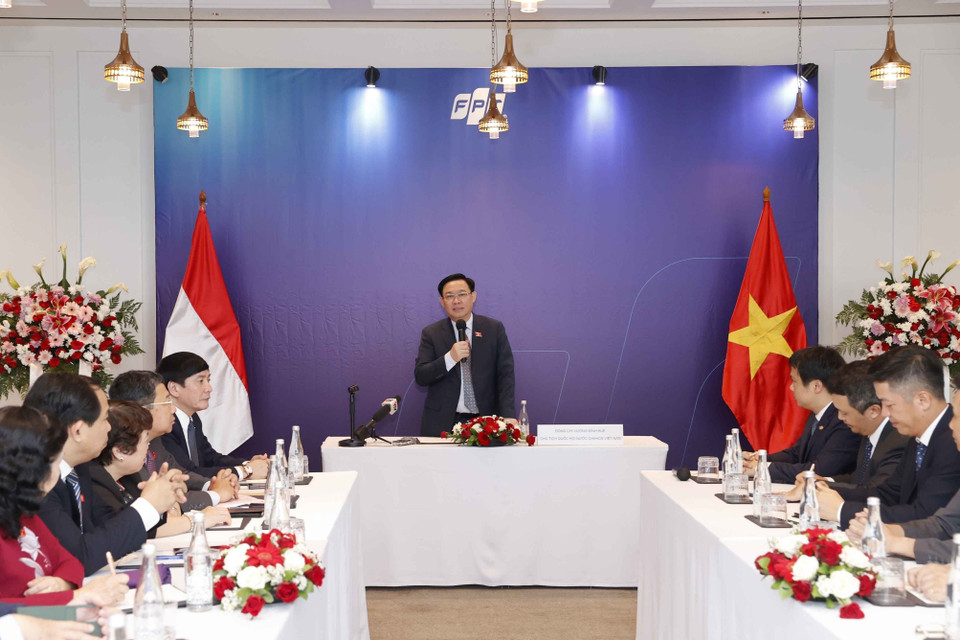 Tiếp tục chuyến thăm chính thức Cộng hòa Indonesia, sáng 6/8, tại thủ đô Jakarta, Chủ tịch Quốc hội Vương Đình Huệ thăm Trụ sở FPT tại Indonesia. (Ảnh: Doãn Tấn/TTXVN) 