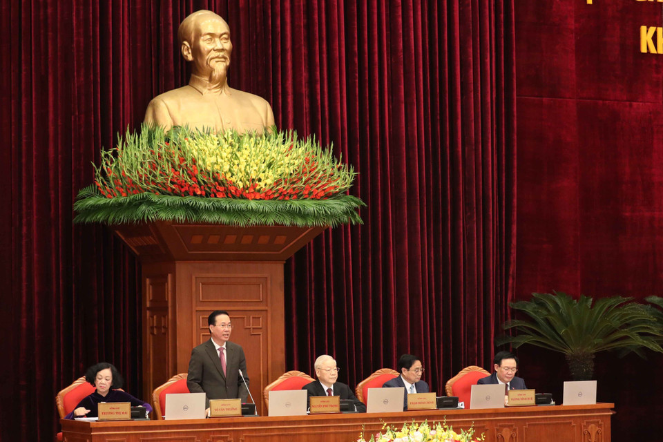 Đồng chí Võ Văn Thưởng, Ủy viên Bộ Chính trị, Chủ tịch nước, điều hành phiên khai mạc Hội nghị Trung ương 8, khóa XIII. (Ảnh: Phương Hoa/TTXVN)