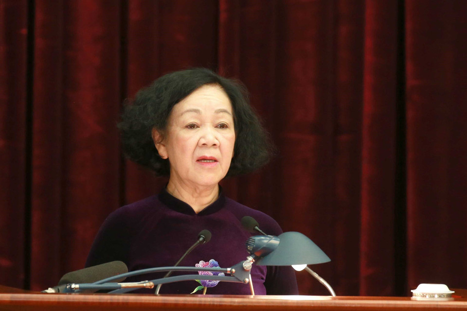 Đồng chí Trương Thị Mai, Ủy viên Bộ Chính trị, Thường trực Ban Bí thư, báo cáo Chương trình Hội nghị Trung ương 8, khóa XIII. (Ảnh: Phương Hoa/TTXVN)