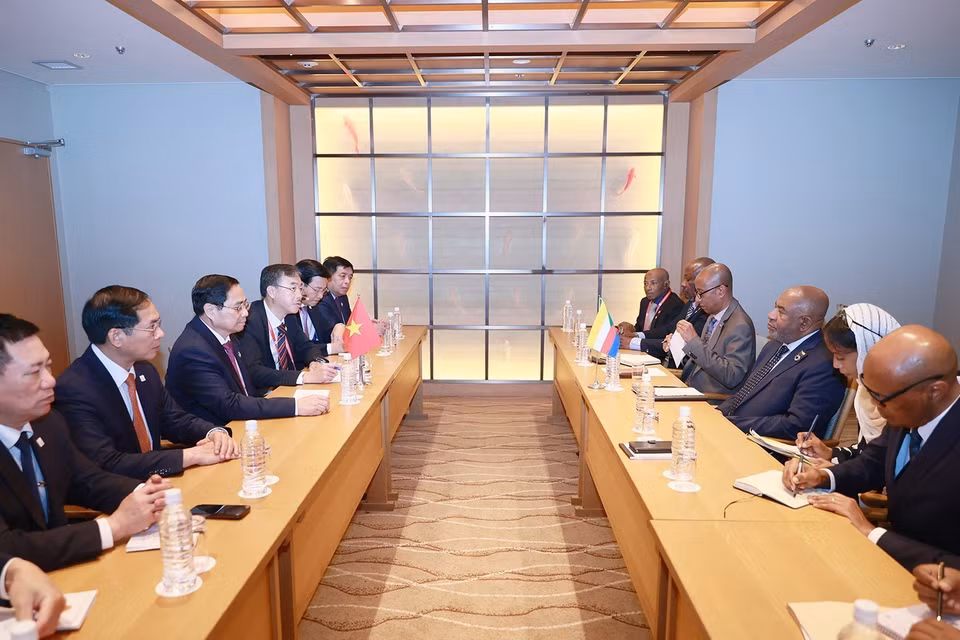 Thủ tướng Phạm Minh Chính hội kiến ông Azali Assoumani, Tổng thống Liên bang Comoros. (Ảnh: Dương Giang/TTXVN)