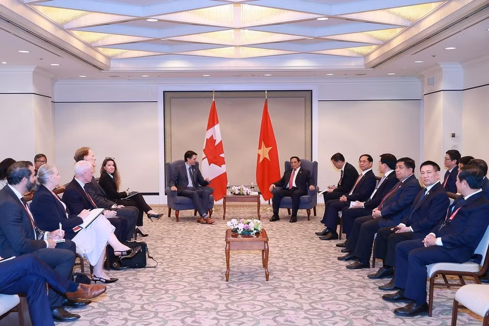Thủ tướng Phạm Minh Chính gặp Thủ tướng Canada Justin Trudeau. (Ảnh: Dương Giang/TTXVN)