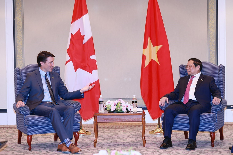 Thủ tướng Phạm Minh Chính gặp Thủ tướng Canada Justin Trudeau. (Ảnh: Dương Giang/TTXVN)