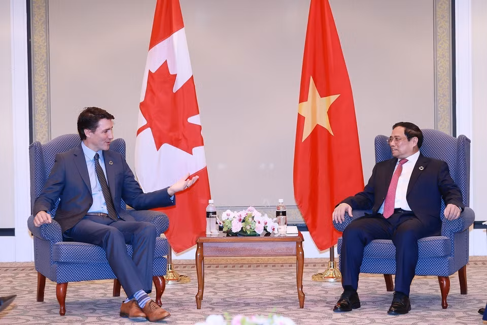 Thủ tướng Phạm Minh Chính gặp Thủ tướng Canada Justin Trudeau. (Ảnh: Dương Giang/TTXVN)