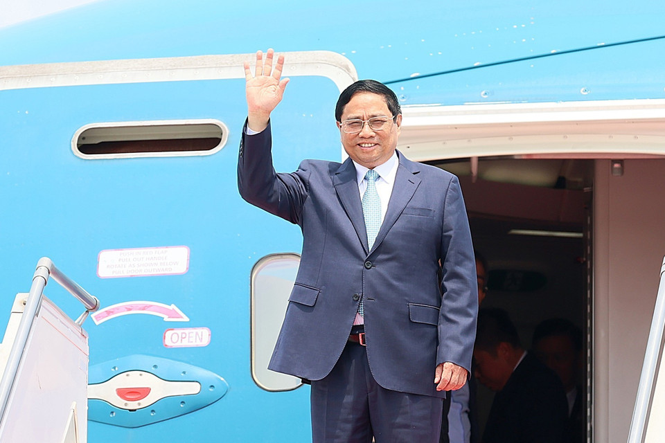 Thủ tướng Phạm Minh Chính đến Sân bay Quốc tế Soekarno-Hatta ở thủ đô Jakarta. (Ảnh: Dương Giang/TTXVN)