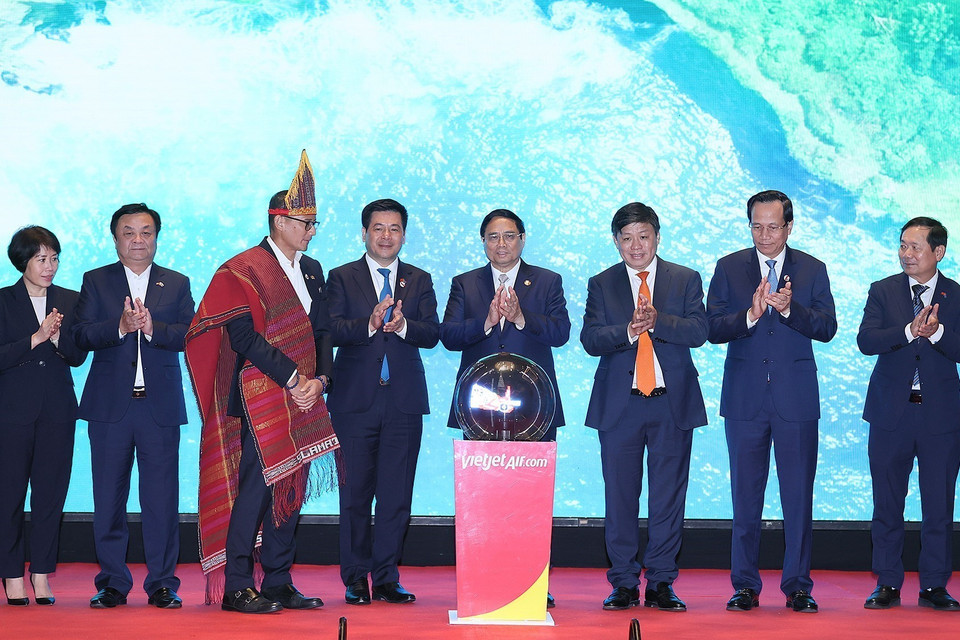 Thủ tướng Phạm Minh Chính và các đại biểu. (Ảnh: Dương Giang/TTXVN)