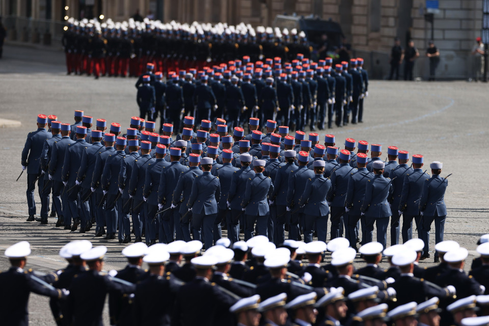Binh sỹ tại Lễ Duyệt binh mừng Quốc khánh Pháp ở Paris. (Ảnh: AFP/TTXVN)