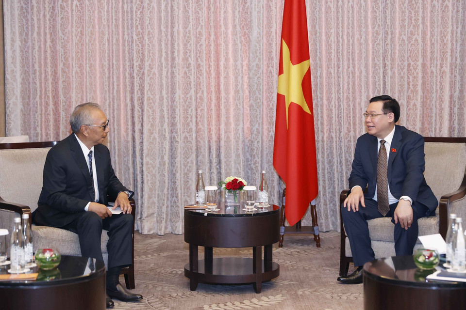 Chủ tịch Quốc hội Vương Đình Huệ tiếp ông Budiarsa Sastrawinata Chủ tịch Tập đoàn Ciputra. (Ảnh: Doãn Tấn/TTXVN)