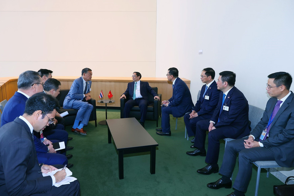 Thủ tướng Phạm Minh Chính gặp Thủ tướng Thái Lan Srettha Thavisin. (Ảnh: Dương Giang/TTXVN)