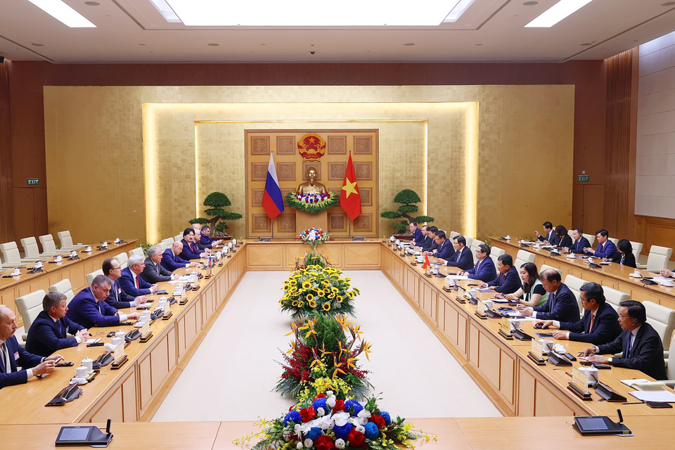 Thủ tướng Phạm Minh Chính hội kiến Chủ tịch Duma Quốc gia Quốc hội Liên bang Nga Vyacheslav Victorovich Volodin. (Ảnh: Dương Giang/TTXVN)