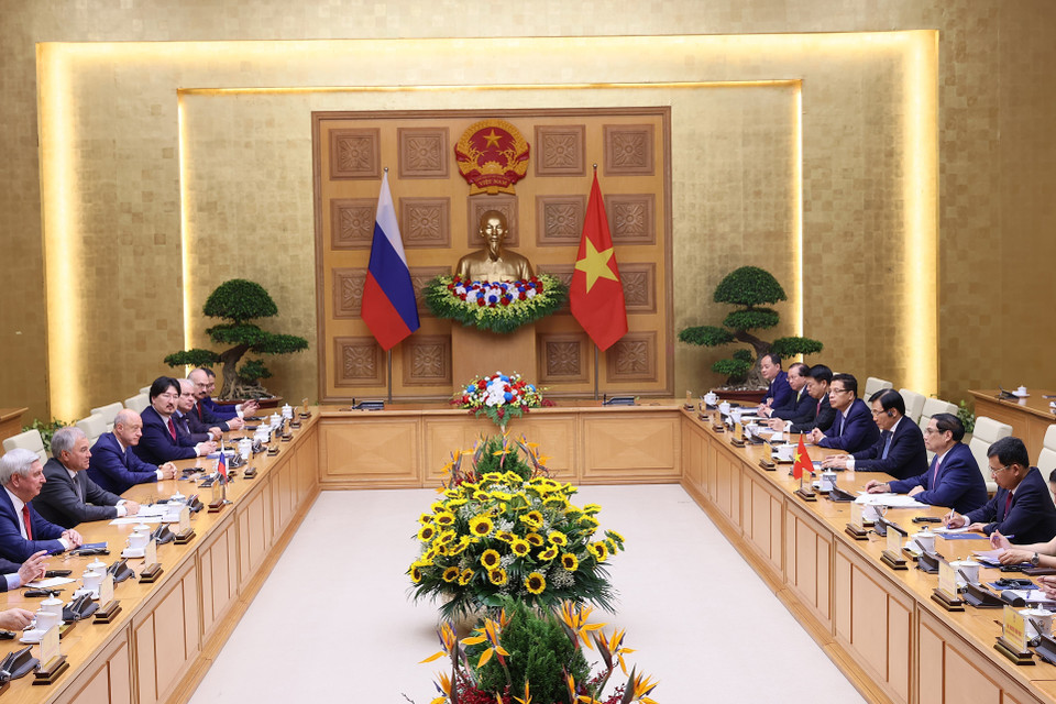 Thủ tướng Phạm Minh Chính hội kiến Chủ tịch Duma Quốc gia Quốc hội Liên bang Nga Vyacheslav Victorovich Volodin. (Ảnh: Dương Giang/TTXVN)