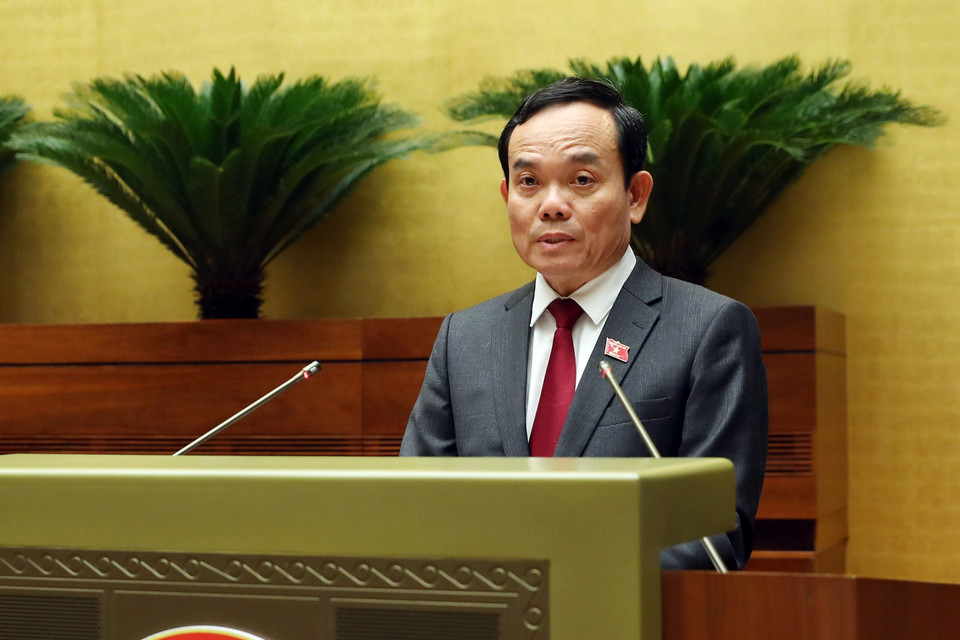 Phó Thủ tướng Trần Lưu Quang trình bày Báo cáo về việc thực hiện một số nghị quyết của Quốc hội khóa XIV về giám sát chuyên đề, chất vấn từ đầu nhiệm kỳ khóa XV đến hết Kỳ họp thứ 4. (Ảnh: An Đăng/TTXVN)