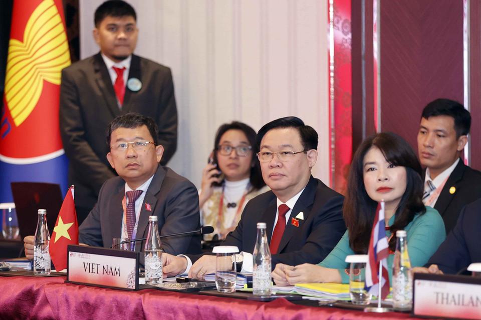 Chủ tịch Quốc hội Vương Đình Huệ và thành viên Đoàn đại biểu Việt Nam dự phiên họp. (Ảnh: Doãn Tấn/TTXVN)