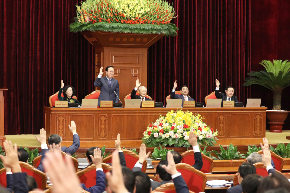 Đại biểu biểu quyết thông qua chương trình hội nghị. (Ảnh: Phương Hoa/TTXVN)