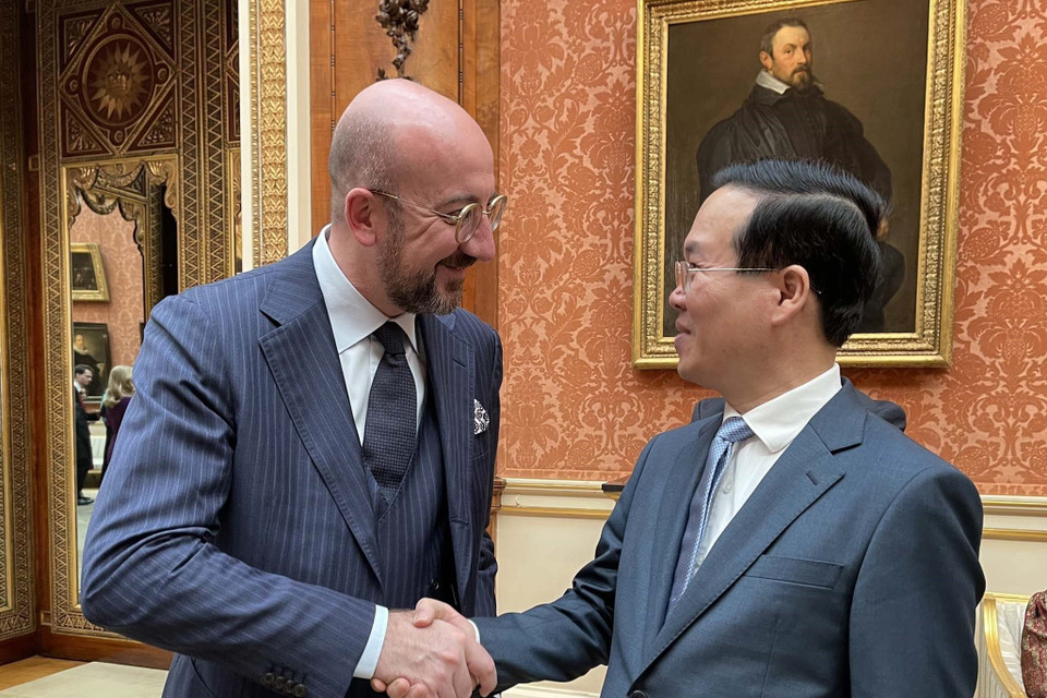 Chủ tịch nước Võ Văn Thưởng gặp Chủ tịch Hội đồng Châu Âu Charles Michel. (Ảnh: TTXVN phát)