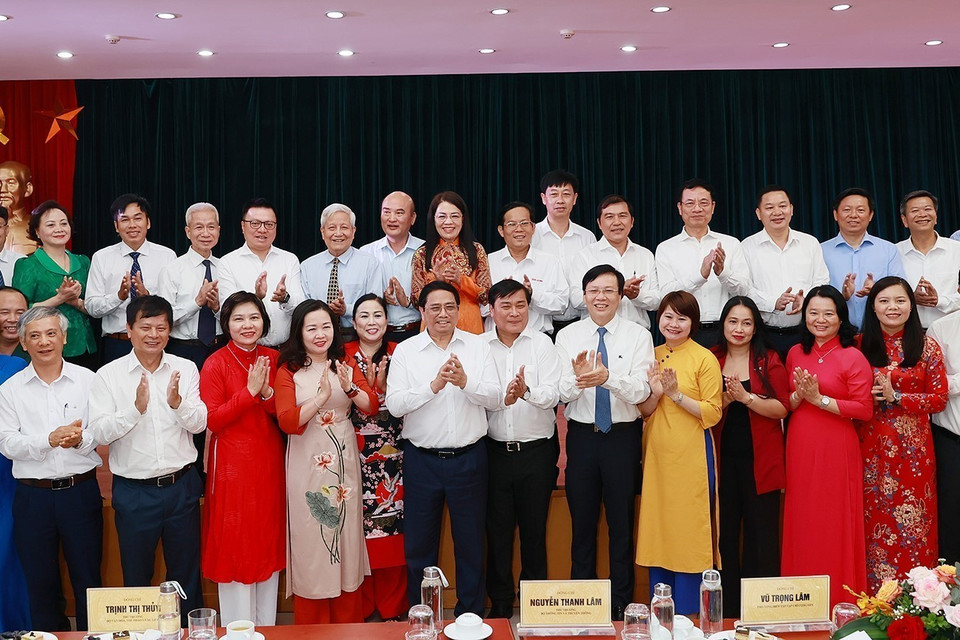 Thủ tướng Phạm Minh Chính với các đại biểu. (Ảnh: Dương Giang/TTXVN)