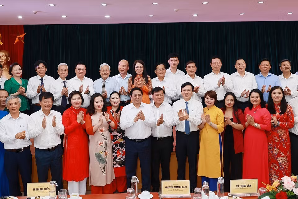 Thủ tướng Phạm Minh Chính với các đại biểu. (Ảnh: Dương Giang/TTXVN)