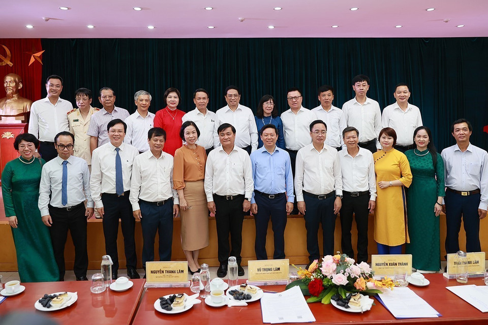 Thủ tướng Phạm Minh Chính với các đại biểu. (Ảnh: Dương Giang/TTXVN)