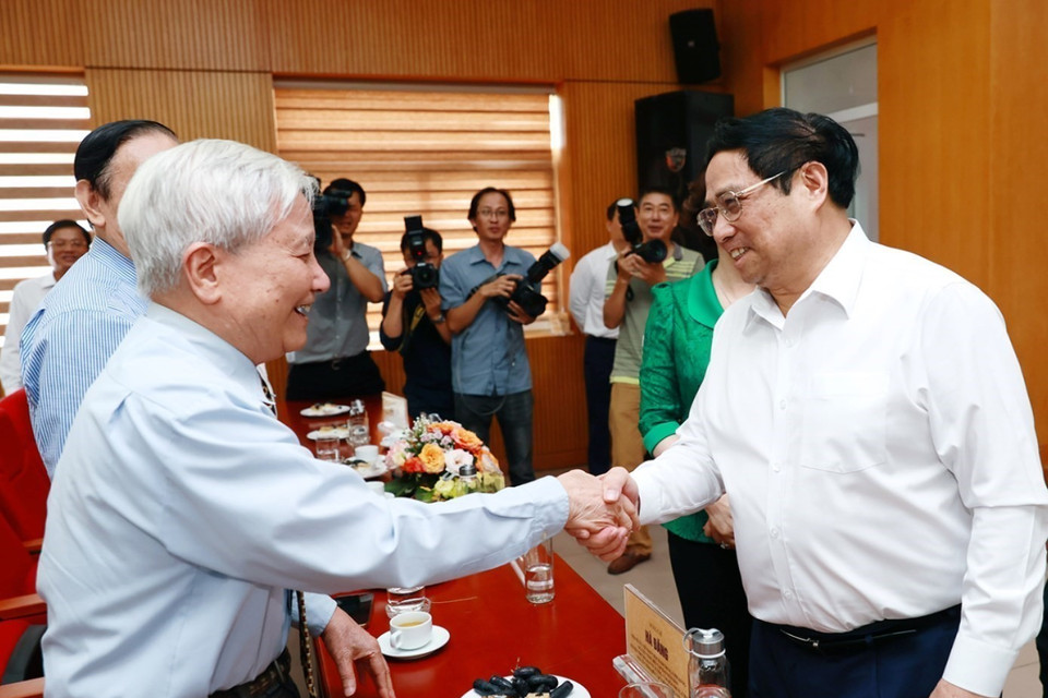 Thủ tướng Phạm Minh Chính với các đại biểu. (Ảnh: Dương Giang/TTXVN)