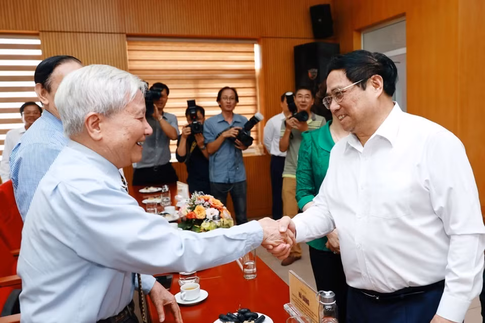 Thủ tướng Phạm Minh Chính với các đại biểu. (Ảnh: Dương Giang/TTXVN)
