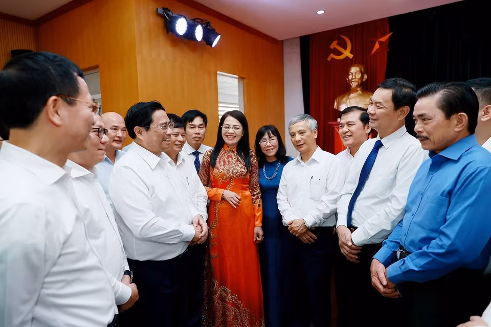 Thủ tướng Phạm Minh Chính với các đại biểu. (Ảnh: Dương Giang/TTXVN)