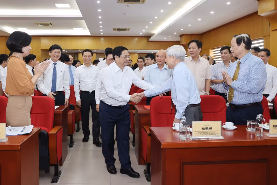 Thủ tướng Phạm Minh Chính với các đại biểu. (Ảnh: Dương Giang/TTXVN)