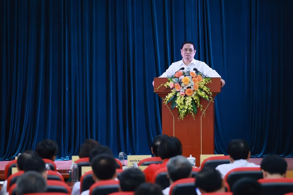 Thủ tướng Phạm Minh Chính phát biểu chỉ đạo tại buổi làm việc với Hội Nhà báo Việt Nam. (Ảnh: Dương Giang/TTXVN)