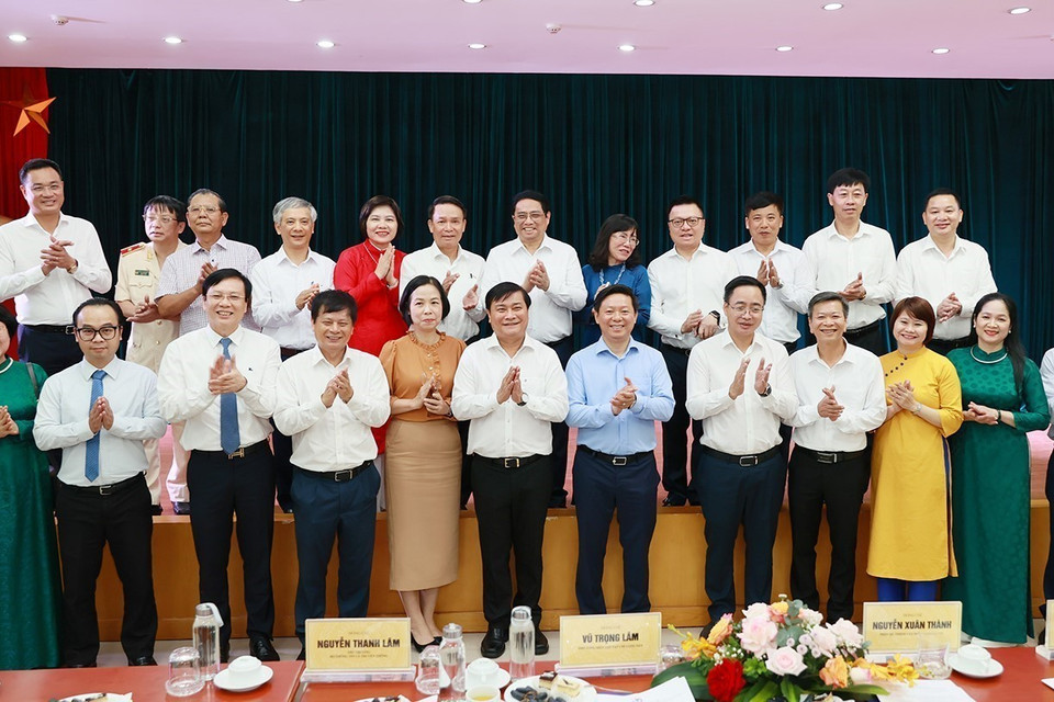 Thủ tướng Phạm Minh Chính với các đại biểu. (Ảnh: Dương Giang/TTXVN)