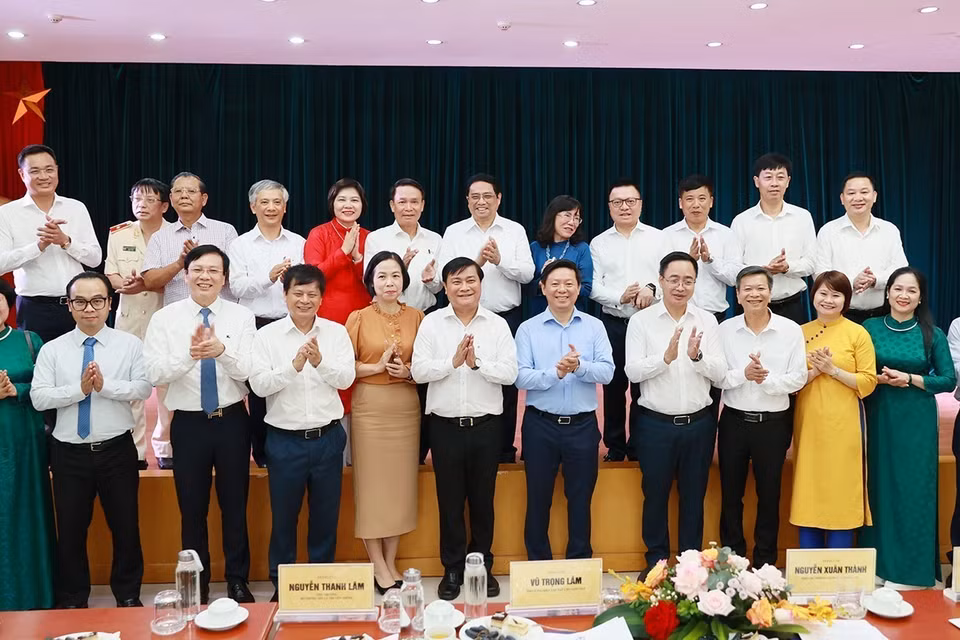 Thủ tướng Phạm Minh Chính với các đại biểu. (Ảnh: Dương Giang/TTXVN)