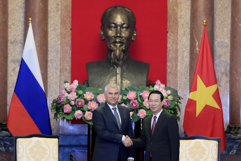 Chủ tịch nước Võ Văn Thưởng tiếp Chủ tịch Duma Quốc gia Nga Vyacheslav Viktorovich Volodin. (Ảnh: Thống Nhất/TTXVN)