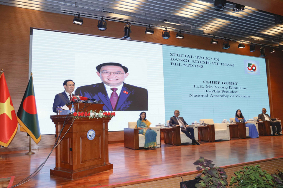 Chủ tịch Quốc hội Vương Đình Huệ phát biểu chính sách tại Học viện Ngoại giao. (Ảnh: Doãn Tấn/TTXVN)