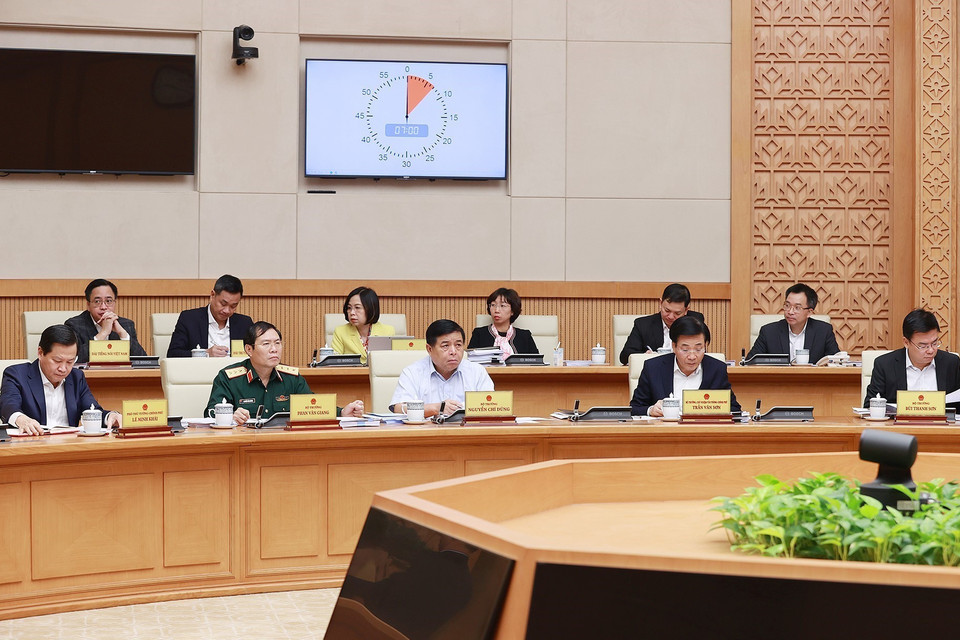 Đại diện các bộ, cơ quan ngang bộ và các cơ quan thuộc Chính phủ tham dự phiên họp. (Ảnh: Dương Giang/TTXVN)