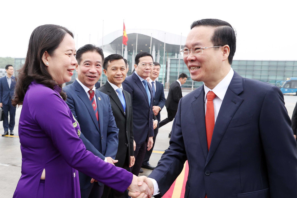 Lễ tiễn Chủ tịch nước Võ Văn Thưởng tại Sân bay quốc tế Nội Bài. (Ảnh: Thống Nhất/TTXVN)