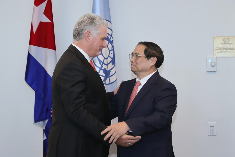 Thủ tướng Phạm Minh Chính gặp Chủ tịch Cuba Miguel Díaz-Canel. (Ảnh: Dương Giang/TTXVN)