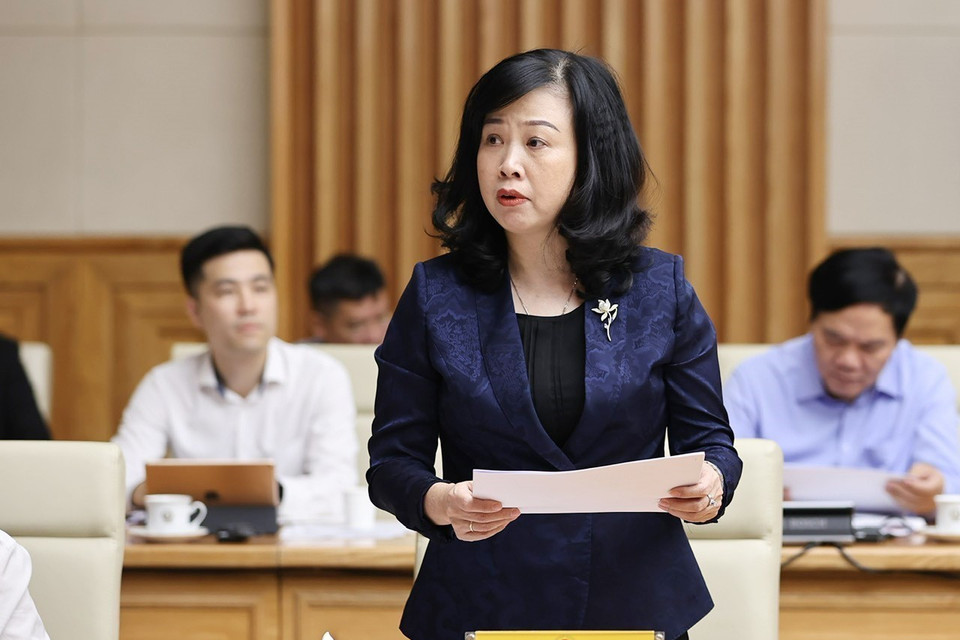 Bộ trưởng Bộ Y tế Đào Hồng Lan báo cáo tổng kết công tác phòng, chống dịch COVID-19. (Ảnh: Dương Giang/TTXVN)