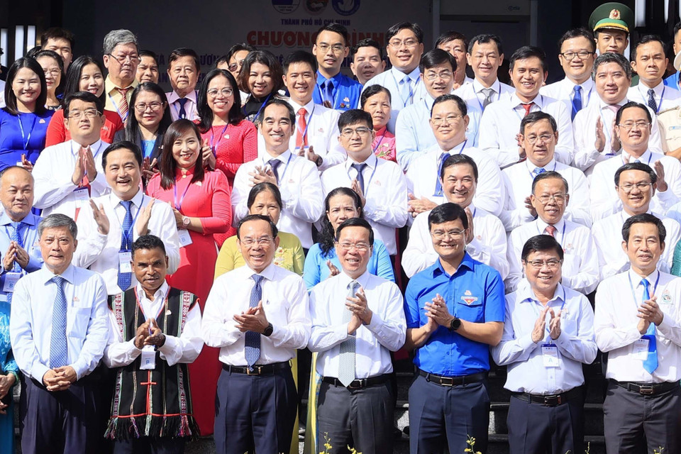 Chủ tịch nước Võ Văn Thưởng với các đại biểu dự Chương trình. (Ảnh: Thống Nhất/TTXVN)