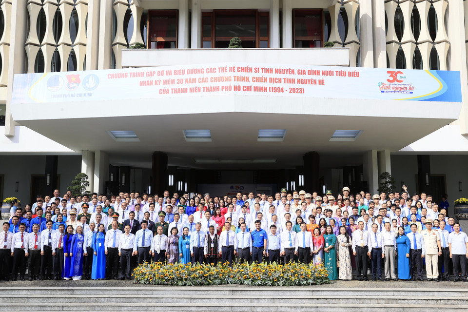 Chủ tịch nước Võ Văn Thưởng với các đại biểu dự Chương trình. (Ảnh: Thống Nhất/TTXVN)