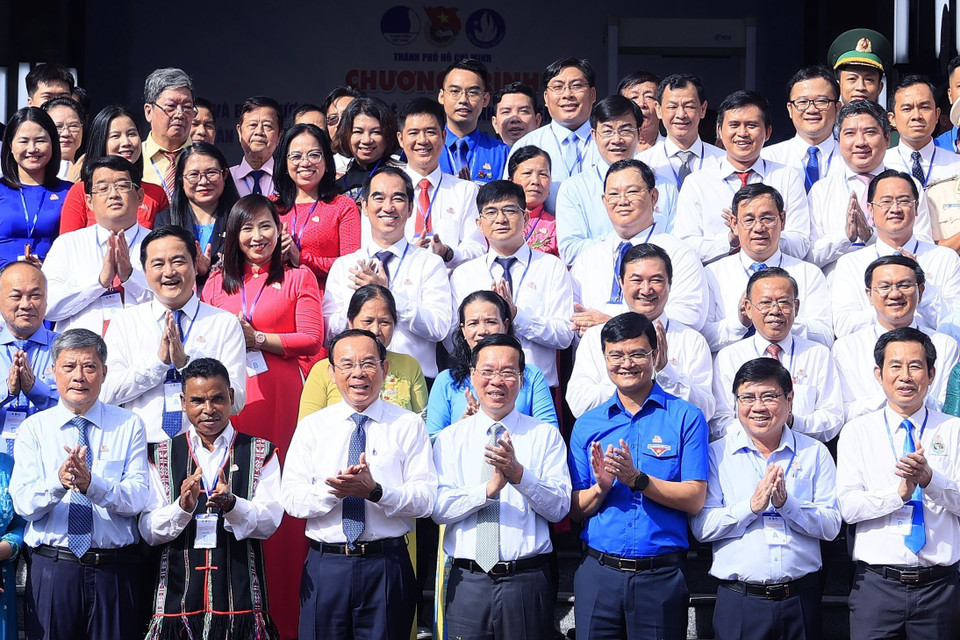 Chủ tịch nước Võ Văn Thưởng với các đại biểu dự Chương trình. (Ảnh: Thống Nhất/TTXVN)