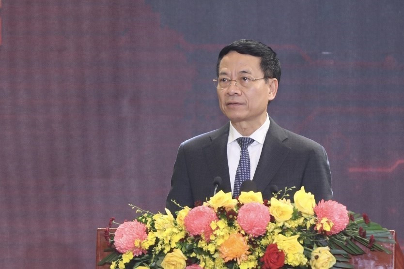 Bộ trưởng Bộ Thông tin và Truyền thông Nguyễn Mạnh Hùng phát biểu khai mạc. (Ảnh: Minh Quyết/TTXVN)