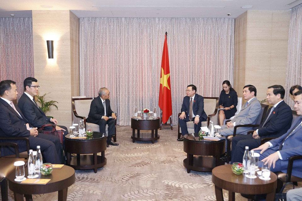 Chủ tịch Quốc hội Vương Đình Huệ tiếp ông Budiarsa Sastrawinata Chủ tịch Tập đoàn Ciputra. (Ảnh: Doãn Tấn/TTXVN)