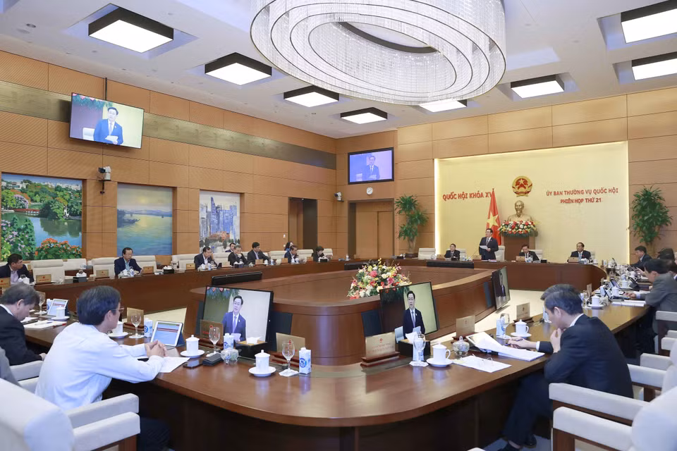 Sáng 15/3, tại Hà Nội, Chủ tịch Quốc hội Vương Đình Huệ chủ trì và phát biểu khai mạc Phiên họp thứ 21 của Ủy ban Thường vụ Quốc hội khóa XV. (Ảnh: Doãn Tấn/TTXVN)