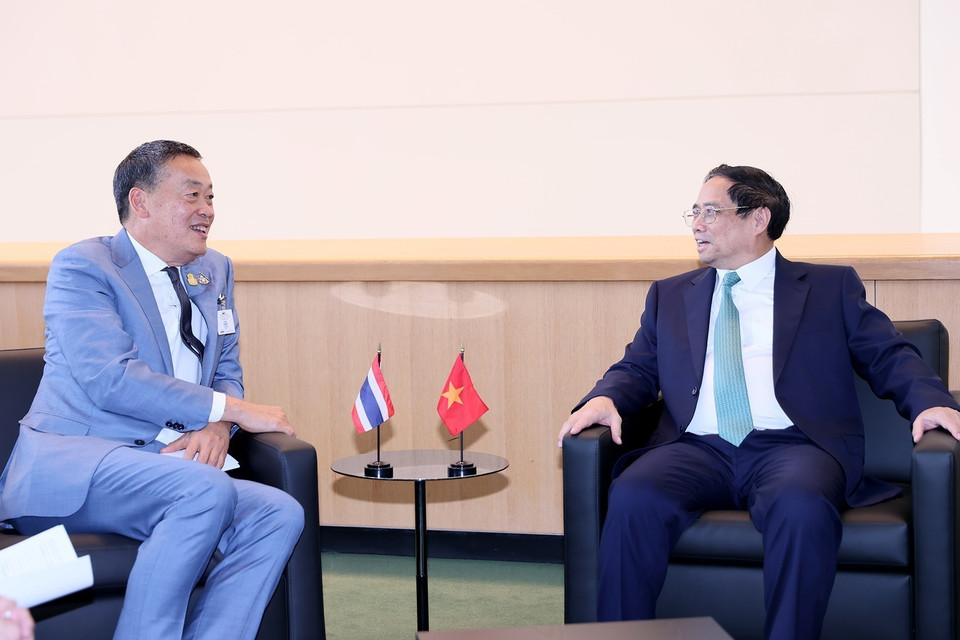 Thủ tướng Phạm Minh Chính gặp Thủ tướng Thái Lan Srettha Thavisin. (Ảnh: Dương Giang/TTXVN)