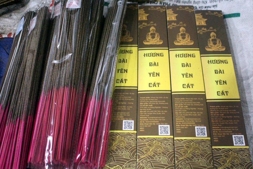 Hiện sản phẩm hương bài Yên Cát được tiêu thụ tại nhiều địa phương trong cả nước và được người tiêu dùng rất ưa chuộng. (Ảnh: Nguyễn Nam/TTXVN)