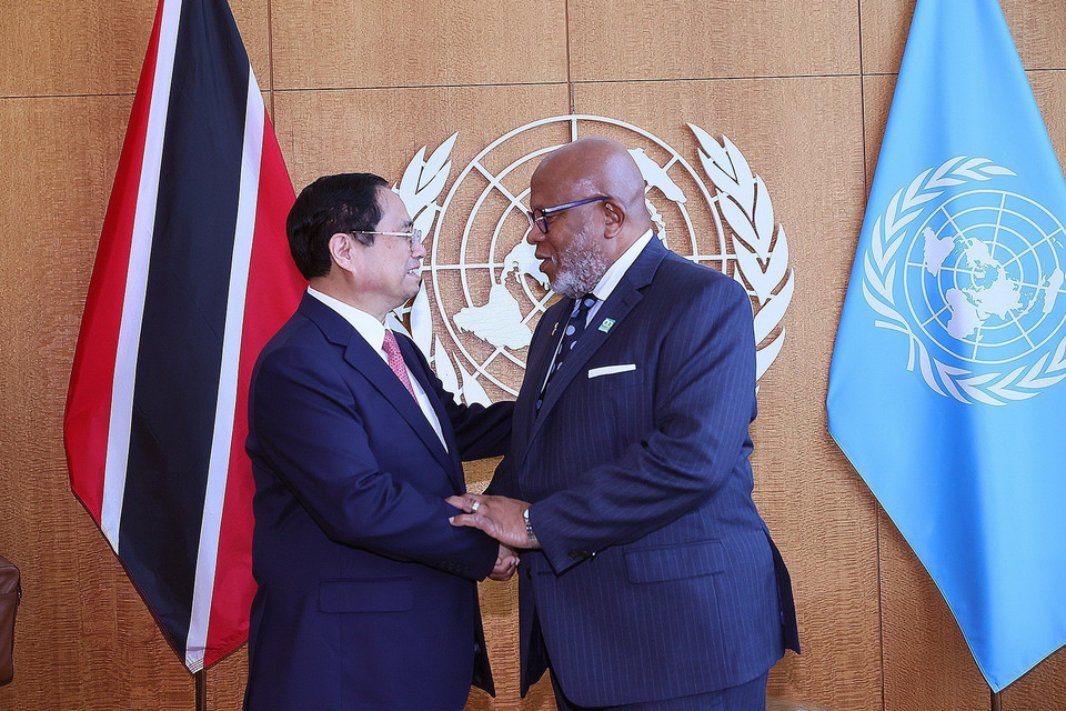 Thủ tướng Phạm Minh Chính gặp Đại sứ Dennis Francis, Chủ tịch Đại hội đồng Liên hợp quốc Khóa 78. (Ảnh: Dương Giang/TTXVN)